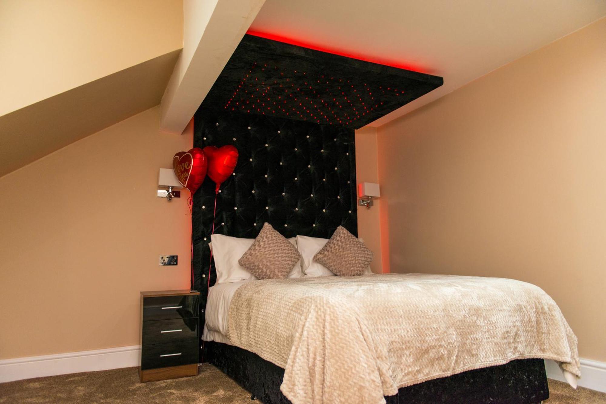 Aphrodite Suites Huddersfield Exterior foto