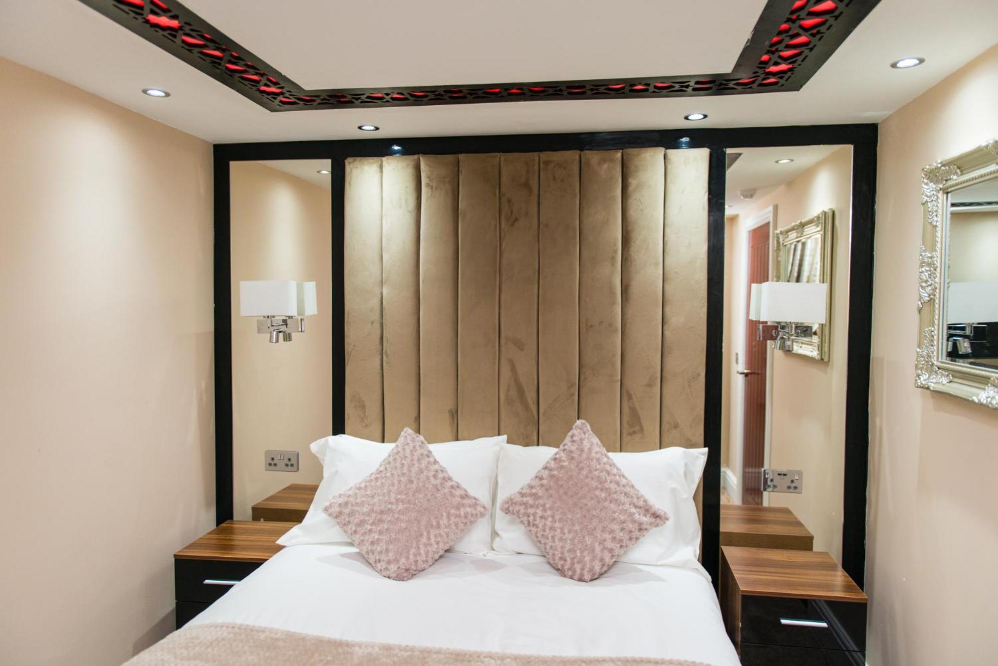 Aphrodite Suites Huddersfield Quarto foto