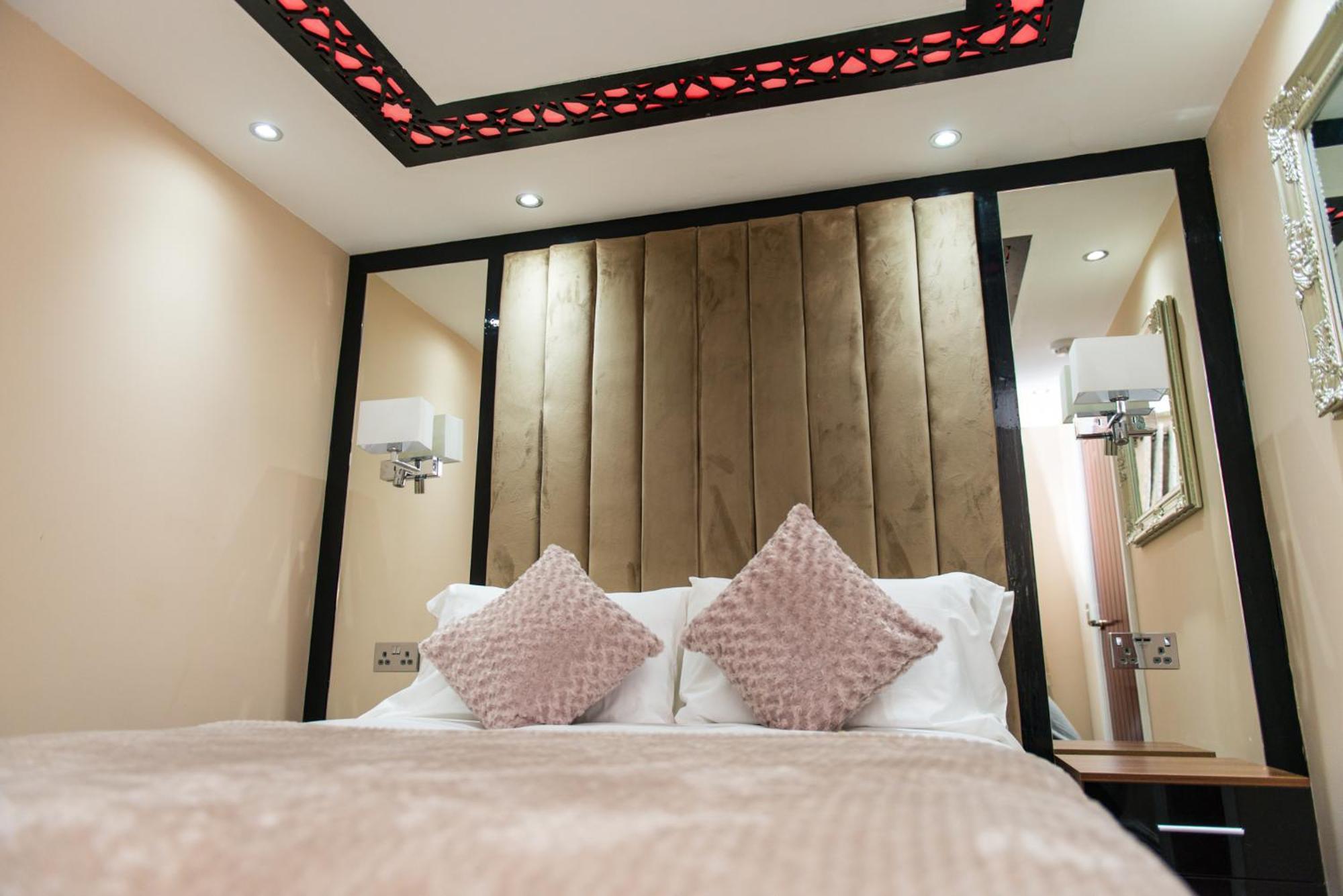 Aphrodite Suites Huddersfield Exterior foto